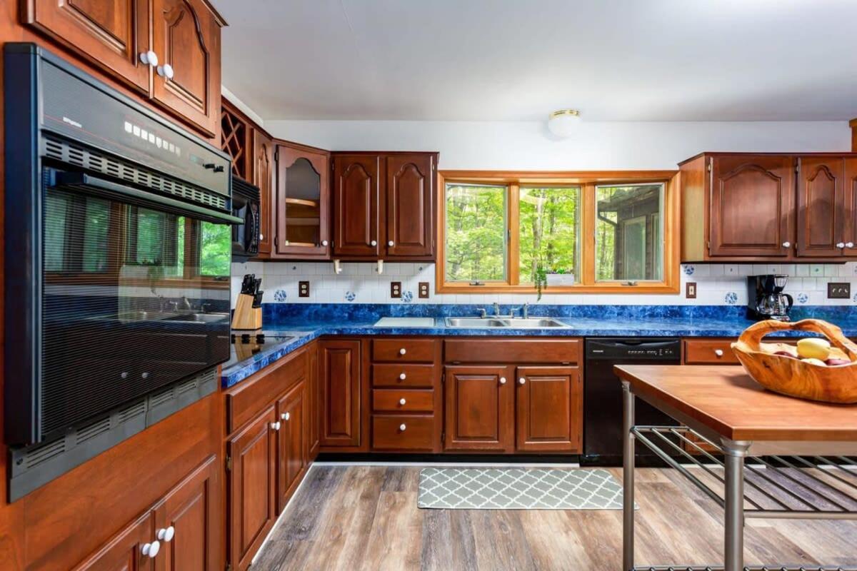 Huge Cabin W Hot Tub, Deck, Grill, Fire Pit, Wifi Berkeley Springs Exteriör bild