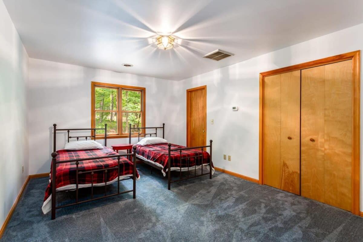Huge Cabin W Hot Tub, Deck, Grill, Fire Pit, Wifi Berkeley Springs Exteriör bild